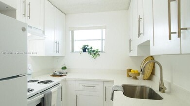 Building Photo - 2496 SW 17th Ave