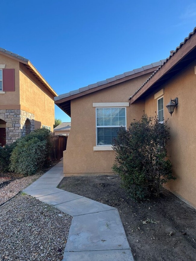 Foto del edificio - 3 bedroom- 2 bath Home in Victorville!
