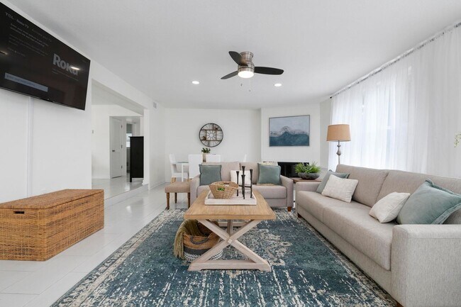 Building Photo - "Lovely 4 Bedroom 3 bath in Sarasota Florida"
