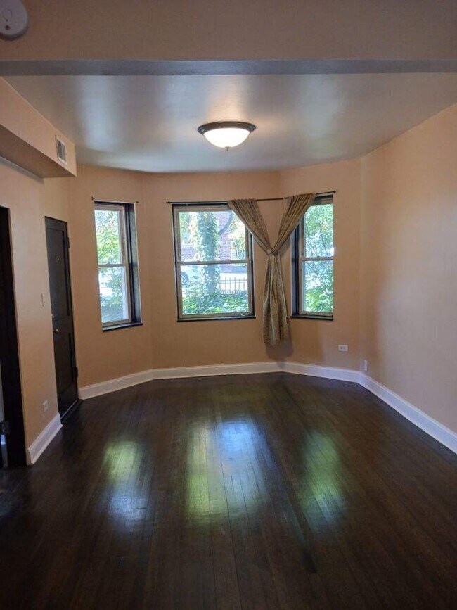 Sala de estar - 3457 N Lowell Ave