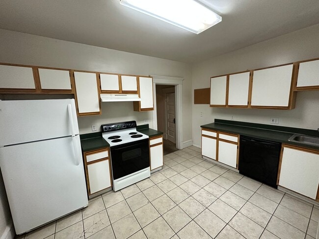 Building Photo - W 8th 417-419 NCR