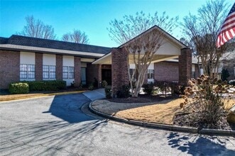 Building Photo - 475 Mount Vernon Hwy NE