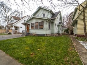 Building Photo - 38 Elgrove Rd
