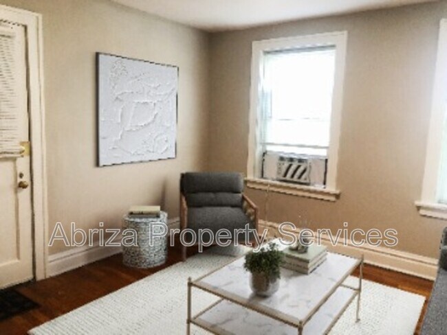 Foto del edificio - 4738 S Grand Blvd