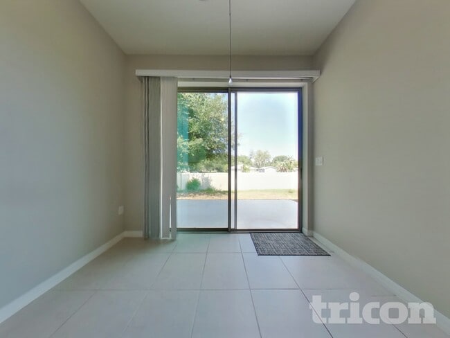 Building Photo - 2837 E Lake Pointe Dr