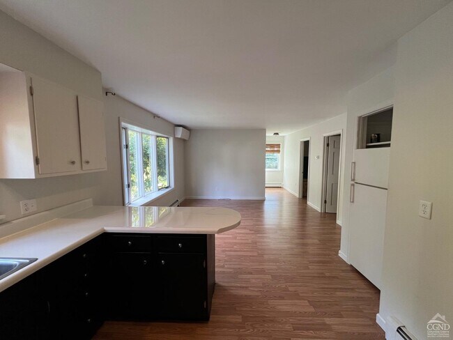 Building Photo - 48 Austerlitz St