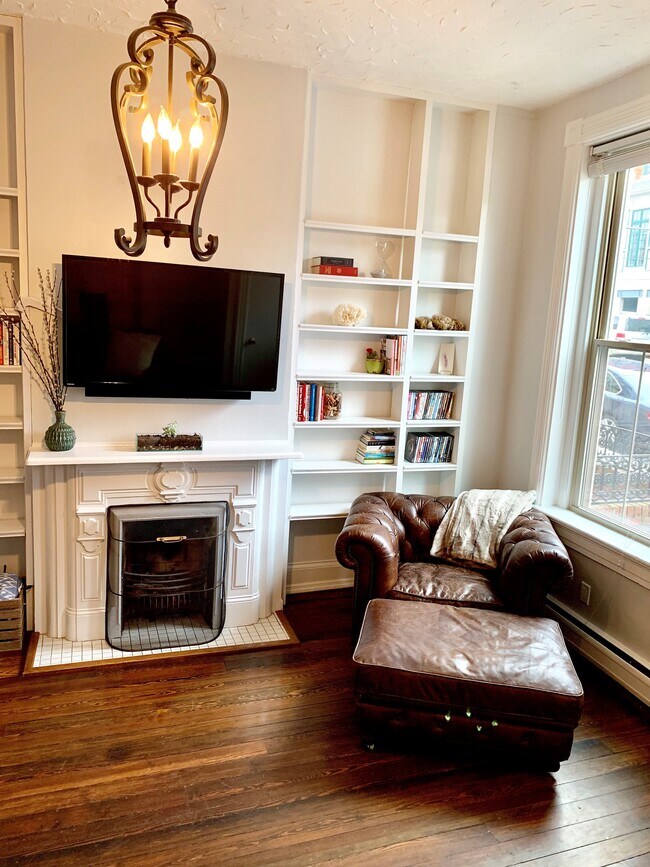 Building Photo - 1210 Louden St