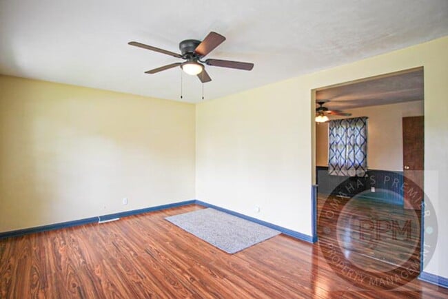 Building Photo - 3 Bedroom / 1 Bath Home Minutes from Hartm...