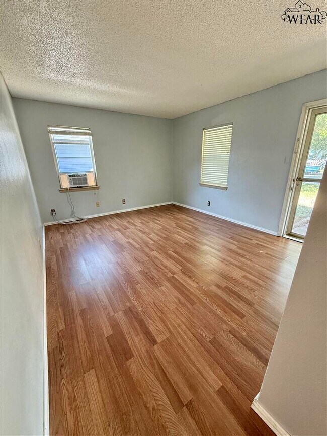 Foto del edificio - 1405 Tanbark Rd