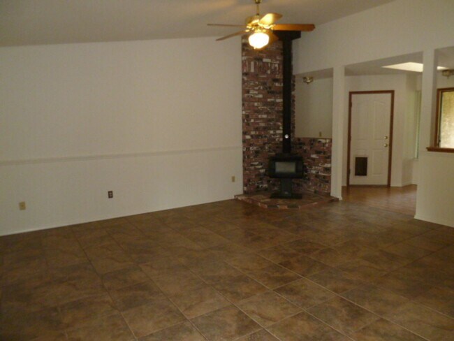 Foto del edificio - Spacious Home in Desirable Quail Ridge Neighborhood