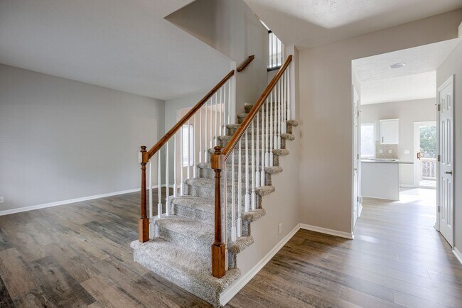 Foto del edificio - 4-Bedroom Walkout with 3,000+ Sq Ft of Liv...