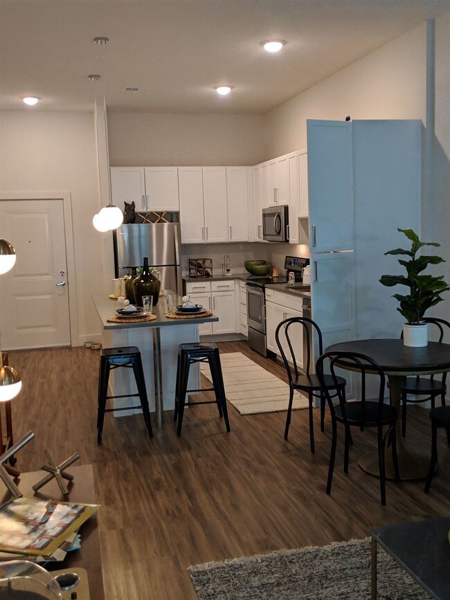 Foto del edificio - 2201 Edgewater Dr