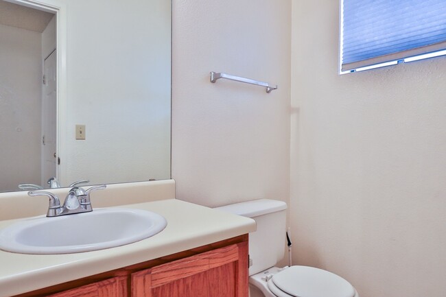 Building Photo - 1546 E Sahuaro Dr