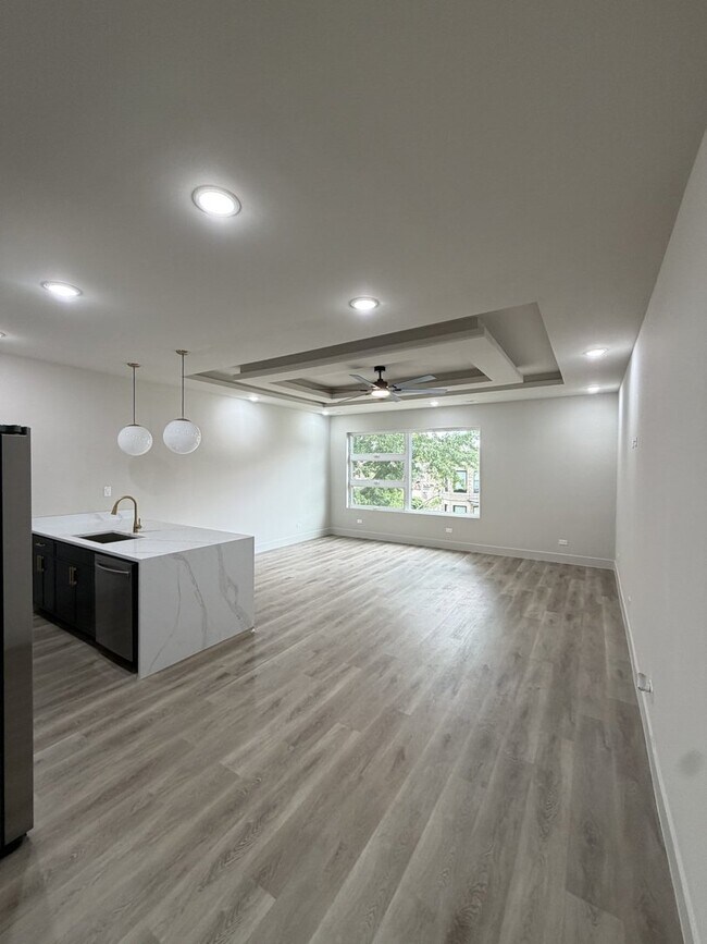 Building Photo - 6603 S Langley Ave