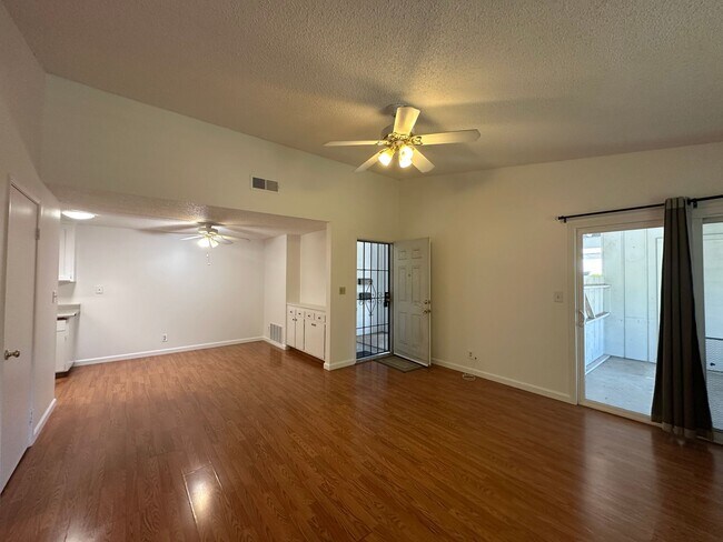 Foto del edificio - Two Bedroom in Great Location!