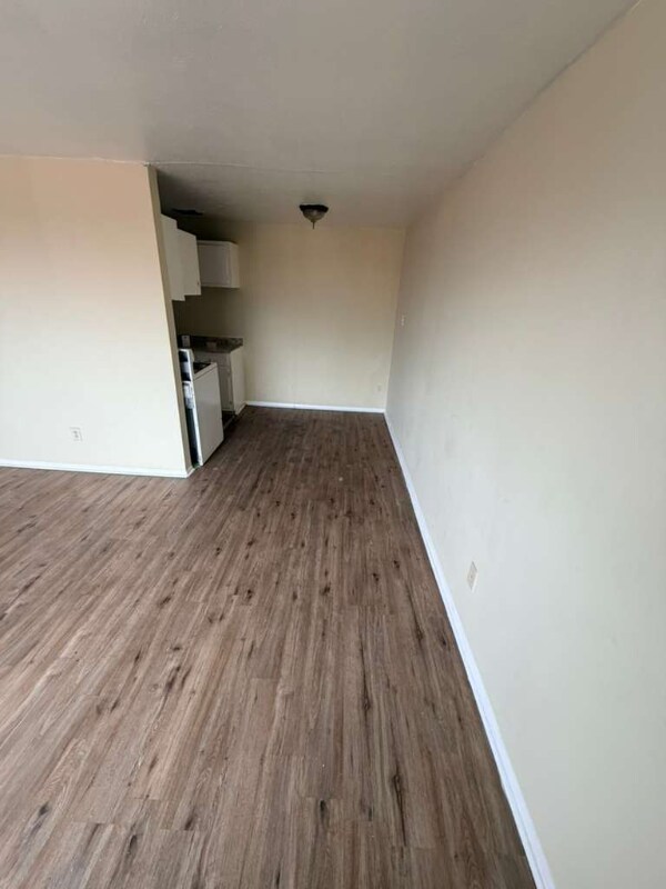 Foto del edificio - 14835 Euclid Ave