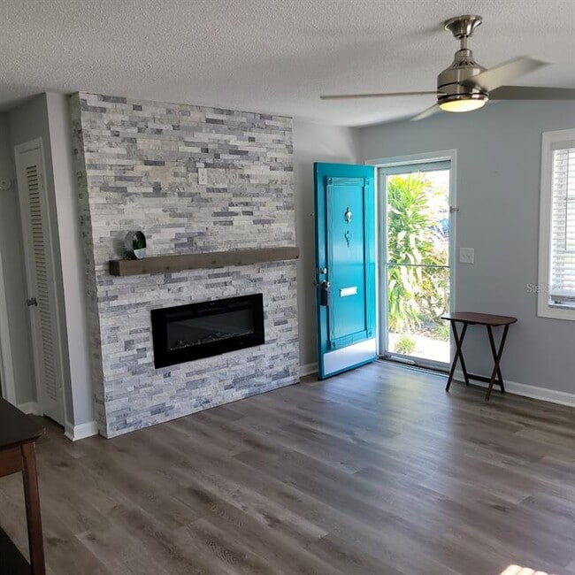 Building Photo - 4470 Mainlands Blvd W