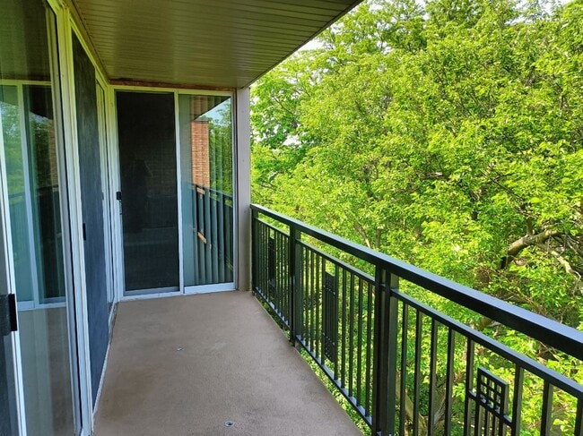 Foto del edificio - 5900 Oakwood Dr