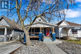 Building Photo - 324 Pierre Ave