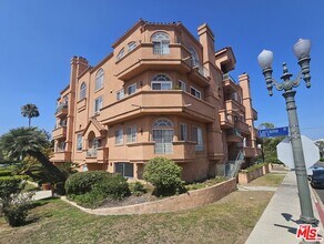 Building Photo - 801 Lorraine Blvd
