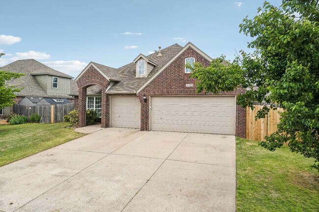 Foto del edificio - 5 Bed / 2 Bath in Broken Arrow!