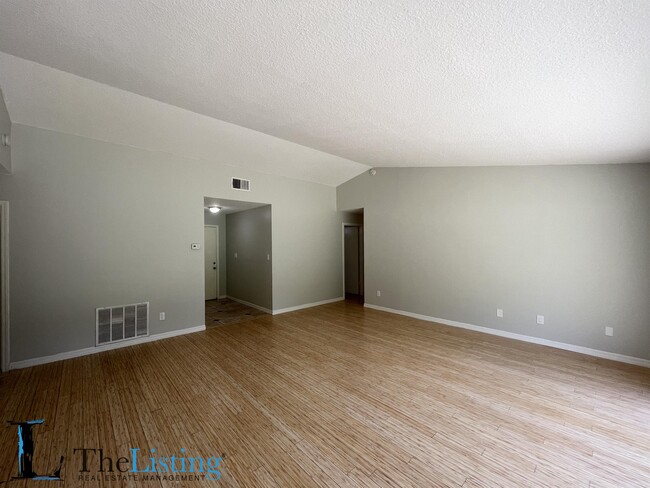 Building Photo - 4425 Trescott Dr