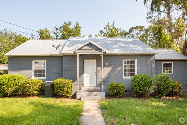 Building Photo - 2441 Blain St