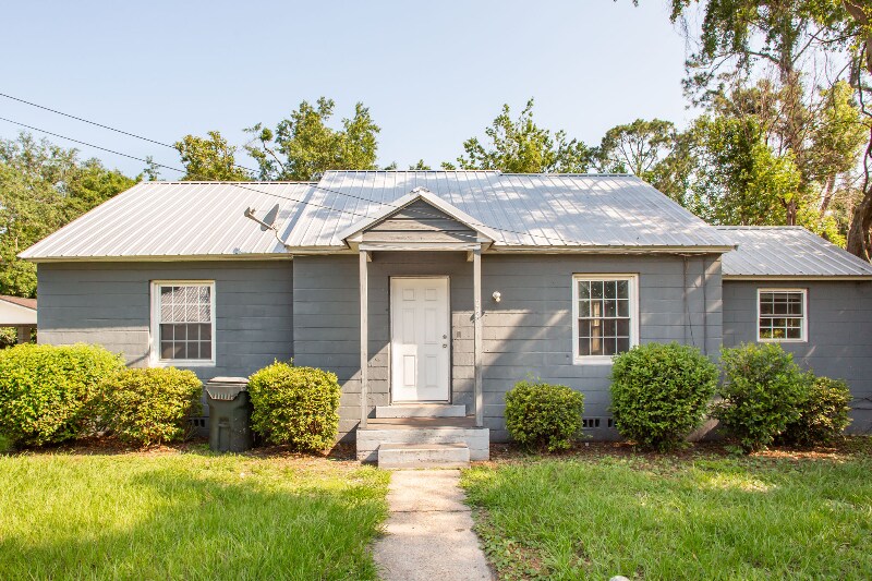 Foto principal - 2441 Blain St