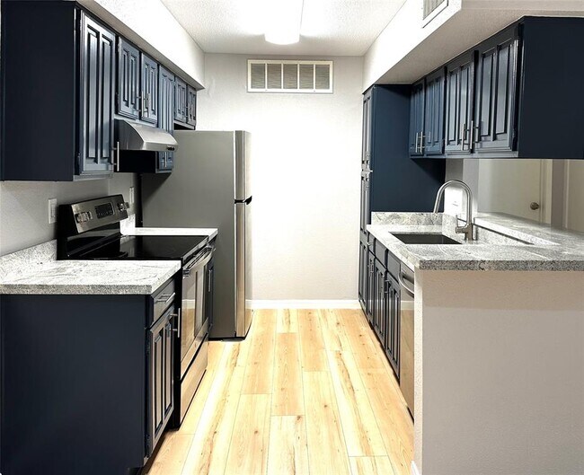 Building Photo - 12955 Woodforest Blvd
