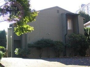 Building Photo - 1810-1810 NE Clackamas St