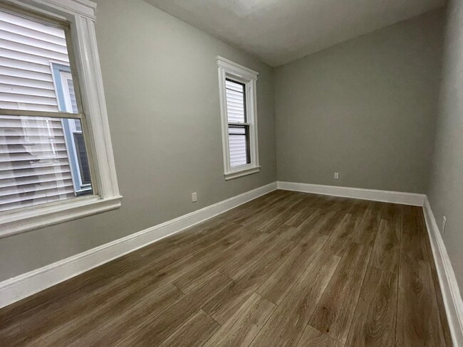 Foto del edificio - 42 Dehart Pl