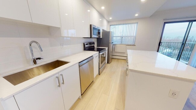 Building Photo - 265 Reynolds