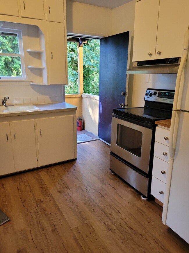 Building Photo - 11238 NE 68th St