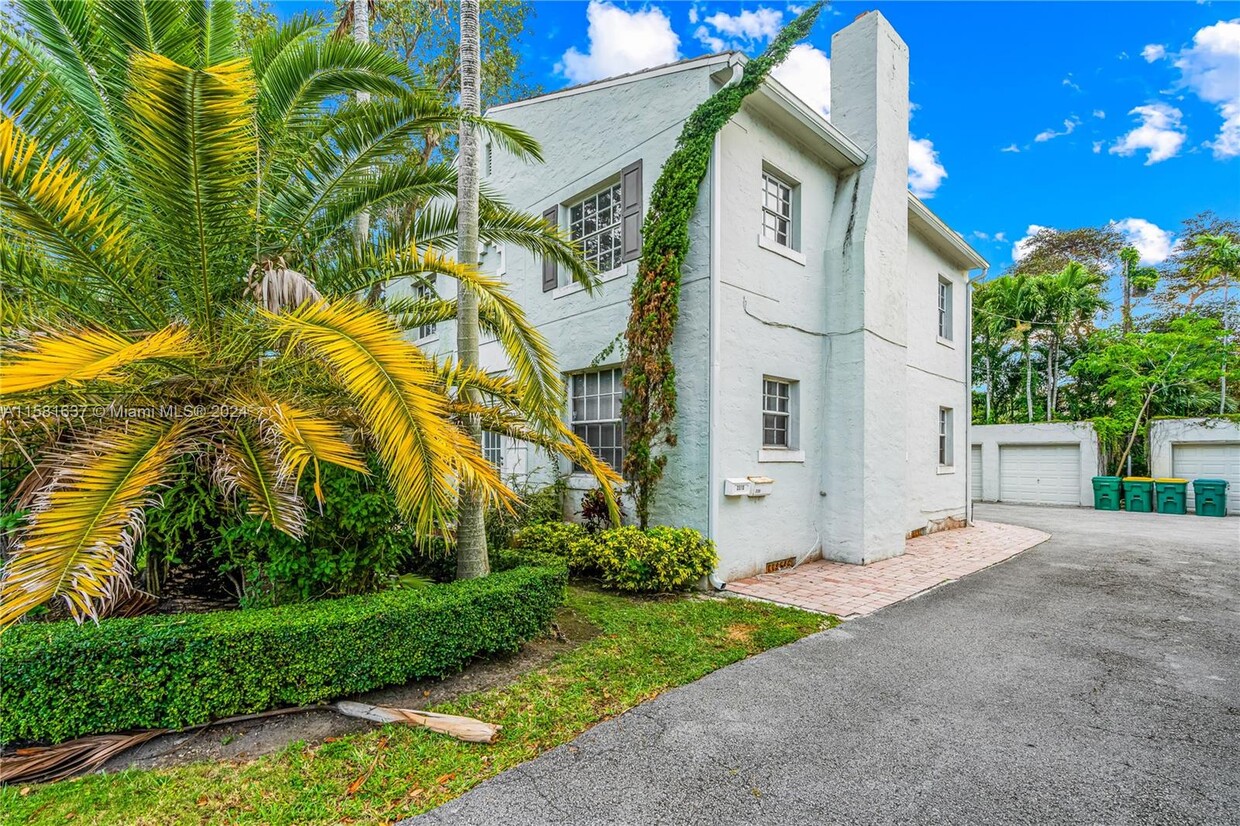 Foto principal - 3310 S Le Jeune Rd