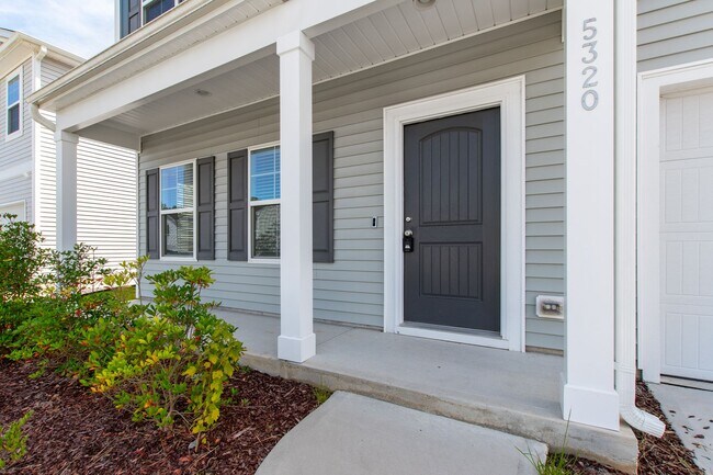Building Photo - Modern Comfort Meets Classic Charm in Knig...