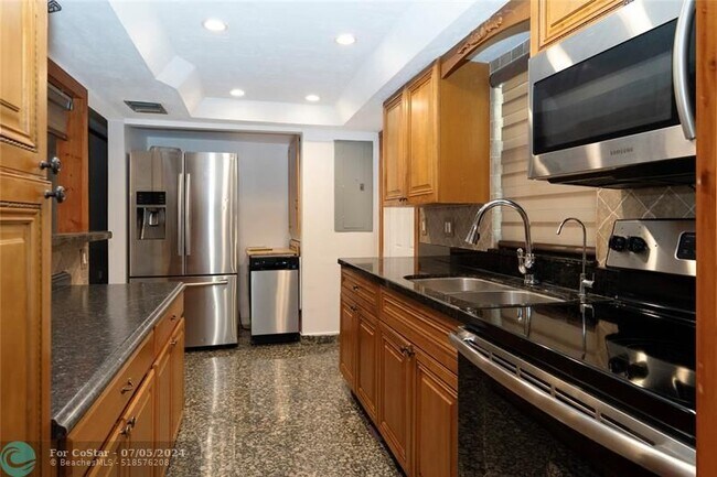 Foto del edificio - 7819 NW 70th Ave