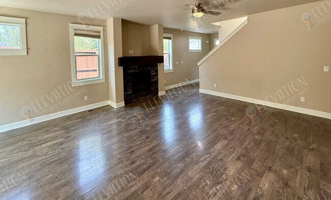 Foto del edificio - 63151 Black Powder Ln
