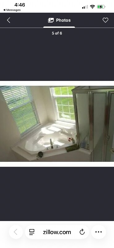 Foto del edificio - 910 Farnham Ct