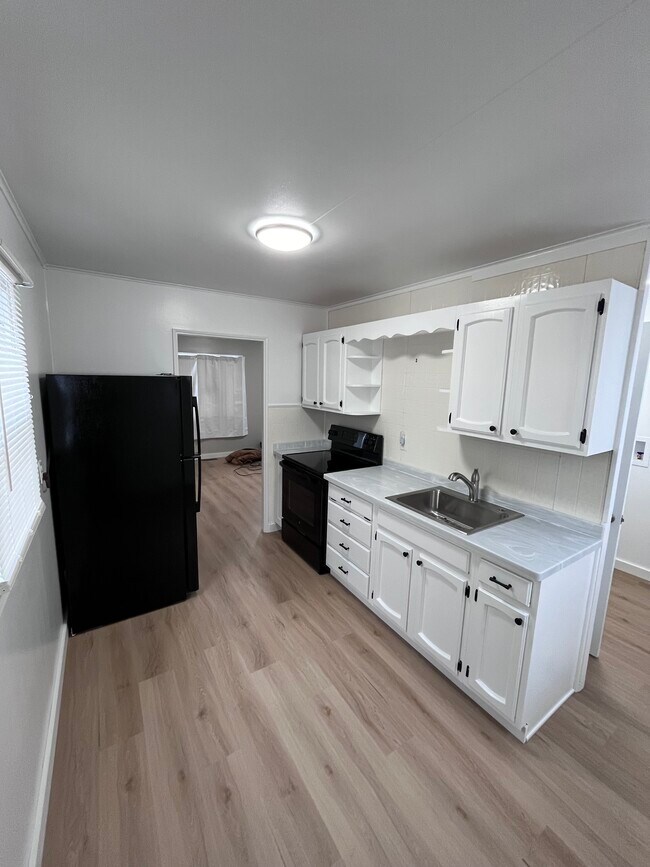 Foto del edificio - 1748 W 15th St