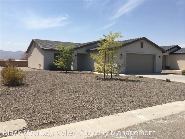 Foto del edificio - 3 br, 2 bath House - 5085 S. Jacaranda Pl.
