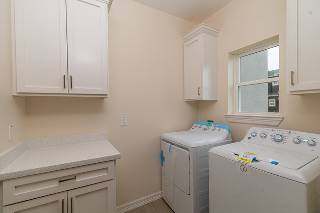 laundry room - 5406 N Crown Pt