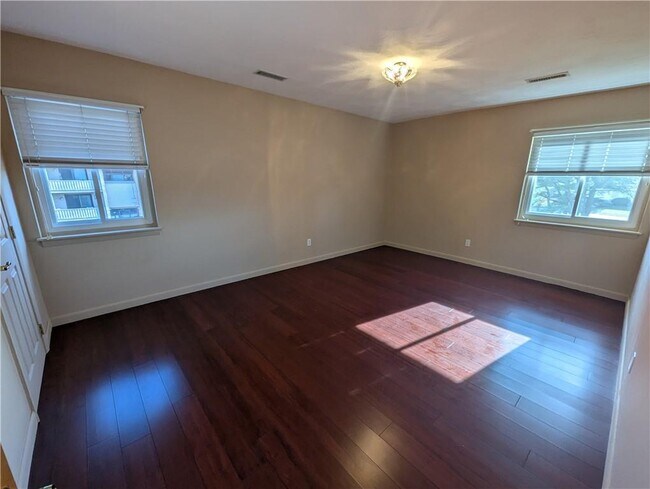 Foto del edificio - 1145 Hartford Ave