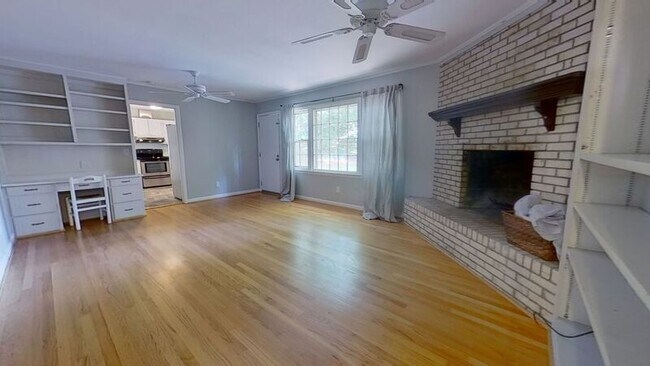 Building Photo - 305 Blaine Ct