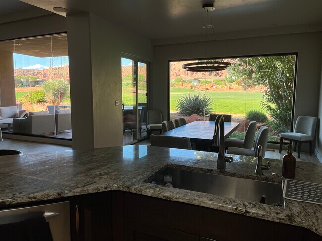 Building Photo - 2410 W Entrada Trl