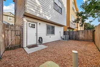 Building Photo - 3308 Clearview Cir