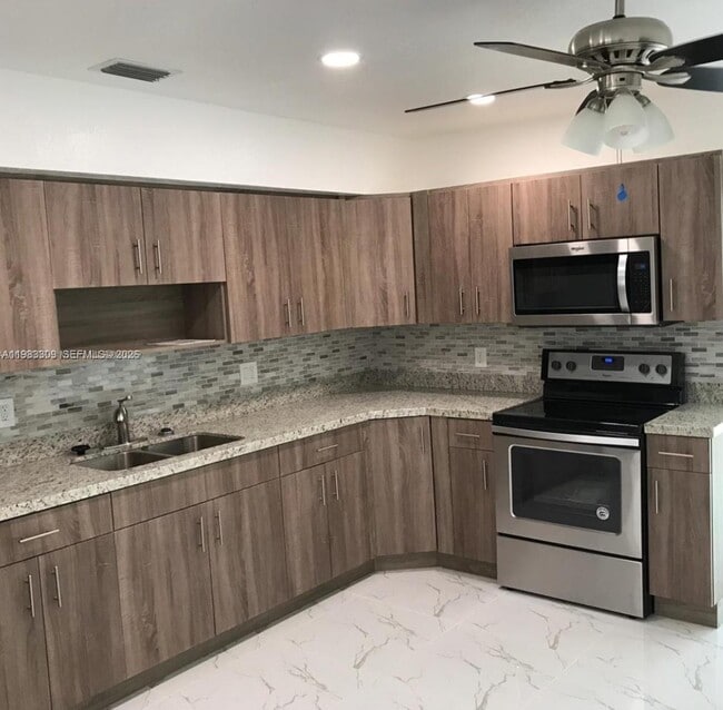 Foto del edificio - 6710 SW 18th Ct