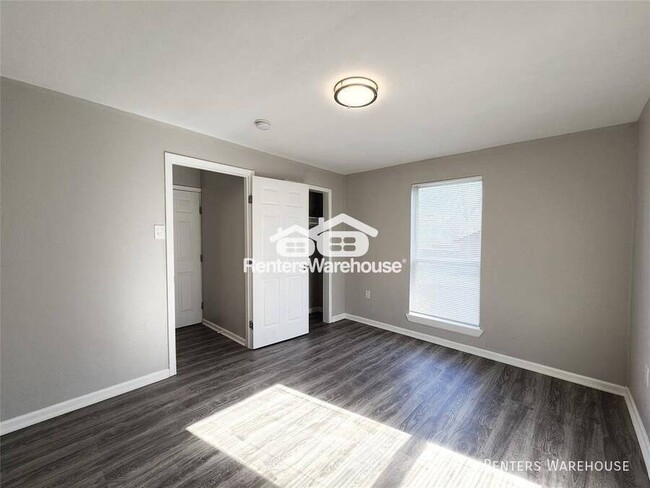 Building Photo - Renovated, contemporary, private 2 bedroom...