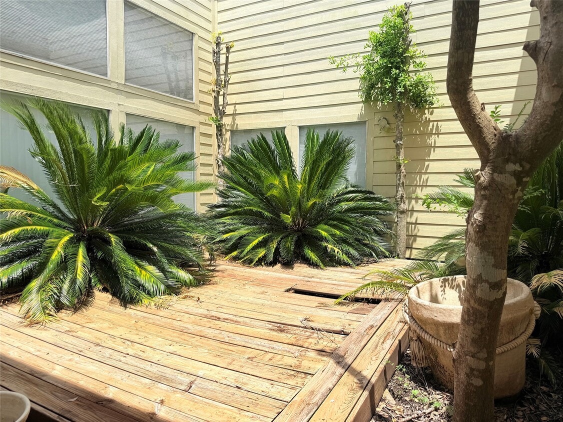 Foto del edificio - 11318 Briar Forest Dr