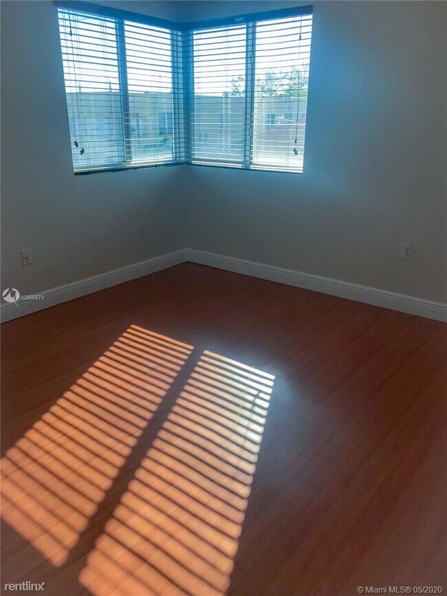 Building Photo - 2 br, 2 bath  - 498 SW 2nd St