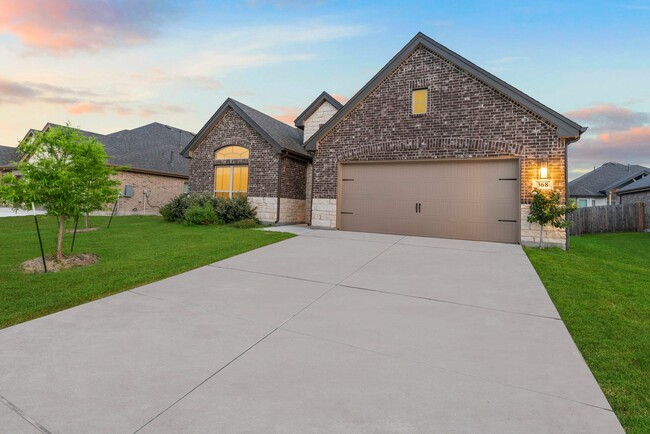 Building Photo - Stunning Home in Cibolo